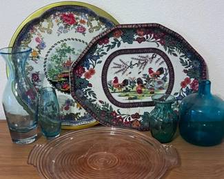 142 VintageDaherDecoratedWarePlatters4BlueGlassVaseCollection