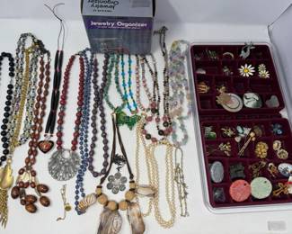 96 CostumeJewelryBeadedNecklaces