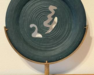 44 LargeMedallionArtPlatteronStand