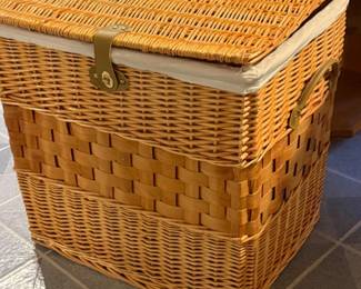 97 LiddedLinedWickerBasketWith4ThrowBlankets