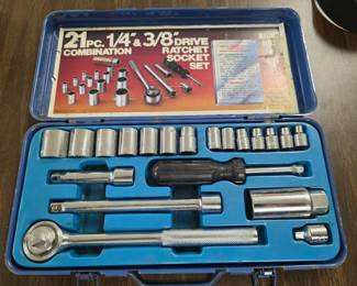 159 RoyalTools21Piece1438DriveRatchetSocketSet