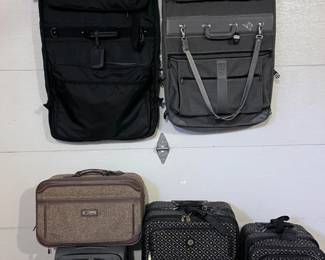 141 6PiecesofLuggage