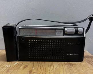 152 VintagePanasonicRF728AMFMAnalogPortable