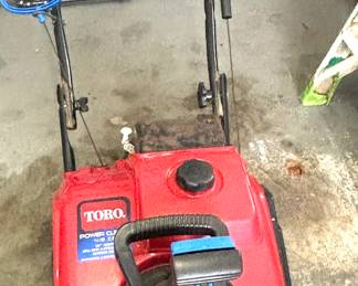 116. Snow Thrower Toro Power Clear 418 ZE
