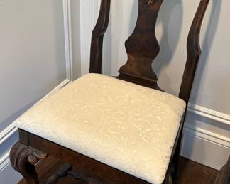 29. Berkey & Gay Carved Dining Table (62" x 44" x 30") & 6 Chairs (5 Side, 1 Arm)