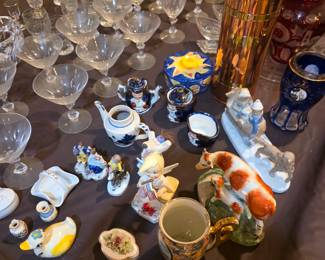 Vintage tchotchkes and decorative items