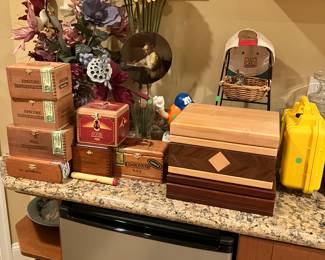 Vintage cigar boxes & humidors