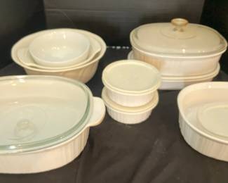 Set Of Corningware Oven Dishware With Lids