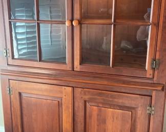 Lexington Furniture Lighted China Hutch