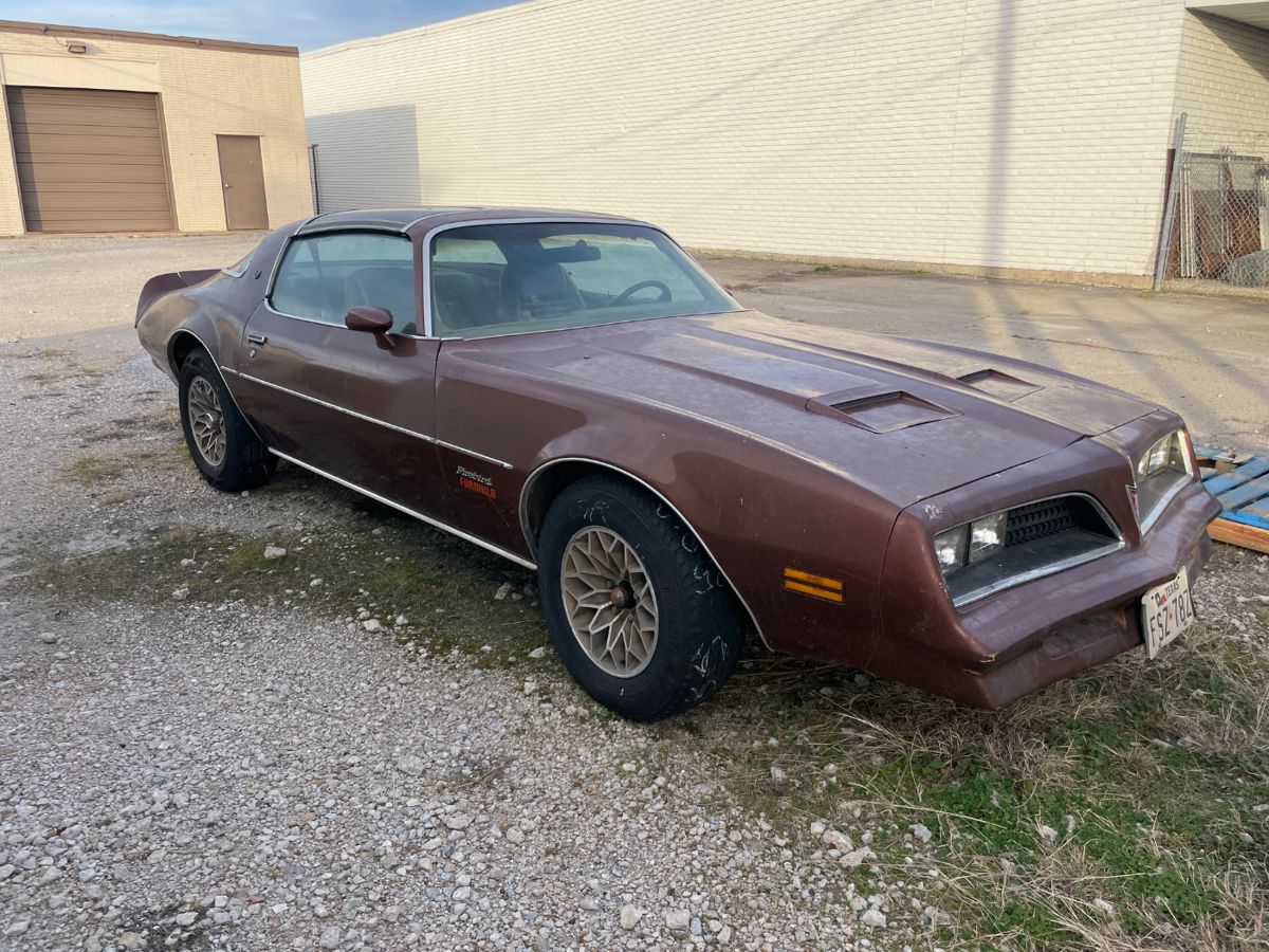 This 1978 Pontiac Firebird Formula has factory T-Tops and a Pontiac 400 engine