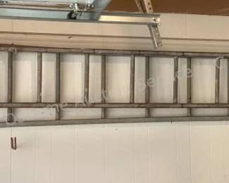 Wood extension ladder