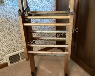 Wash basin folding rack