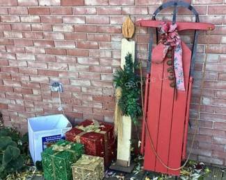 Outdoor holiday decor