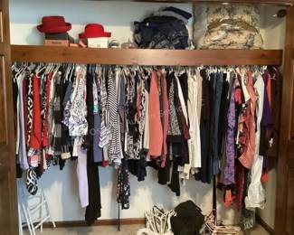 Lovely ladies clothes (all sizes)