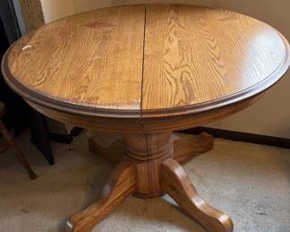 Oak Pedestal Table With Three Leafs