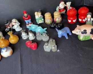 Vintage Salt Pepper Shakers