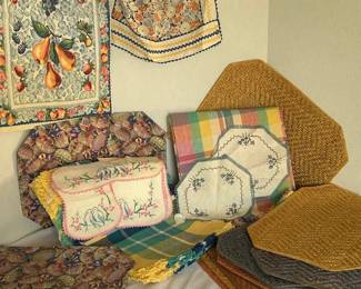 Dining Room Table Placemats, Doilies, Runner