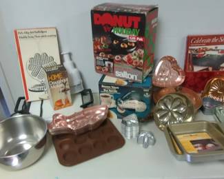 Vintage Cake Pans And Cookware