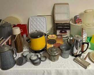 Vintage Kitchen Items Stineware Covered Casserole, Dr Oetker Kleeblattform Pan And More