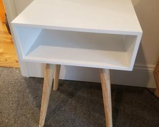 Contemporary end table/nightstand