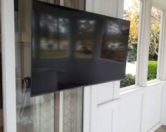 Outdoor TV with mounting bracket