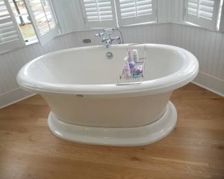 Quality whirlpool soaking tub