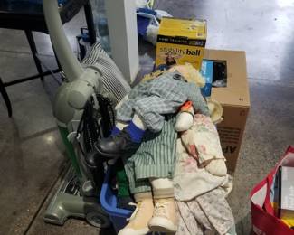 Cabbage Patch dolls; additional dolls. Vacuum cleaner
