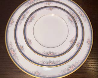 11 dinner plates, 10 salad plates, 10 dessert plates, 11 cups and 11 saucers, salt and pepper, sugar and creamer, Oval serving bowl and oval platter.