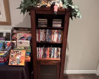 Cabinet with lower glass door