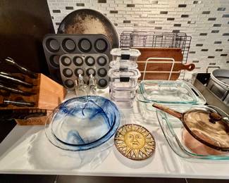 Baking pans and dishes, knife set and knife block