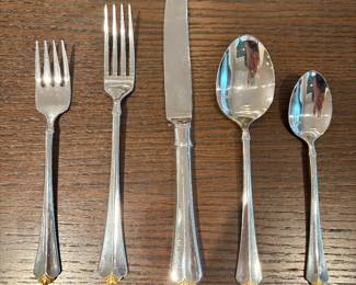 Oneida Golden Juilliard Flatware set
Service for 11 plus completer pieces