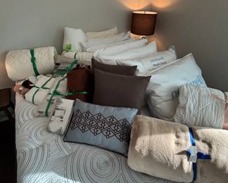 Duvets, comforters, bed pillows 

Nestwell standard pillows

Bedding sizes California King and Queen

Sheets by Boll and Branch, King comforter and sham set by Ink and Ivy

Pendleton blanket new with tags

Avocado fitted Queen coverlet

Serasoft blankets
