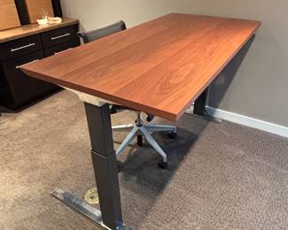Herman Miller standing desk (power)