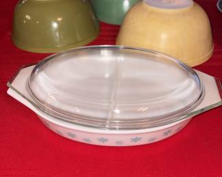 Pyrex 1-½ Qt #8 Divided Dish w/Lid,
