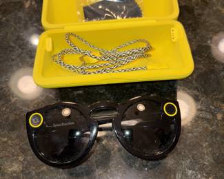 Black Snapchat Spectacles w/Charging Case & Cord!
