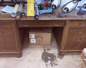 American Colonial Executive Desk!
