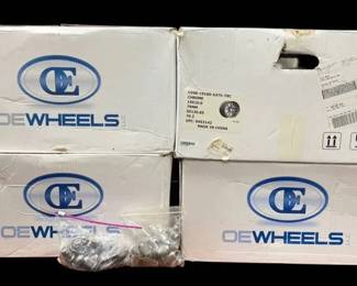 18x8.5 Wheels Hubs w Lug Nuts