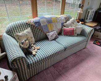 Beautiful sofa couch!