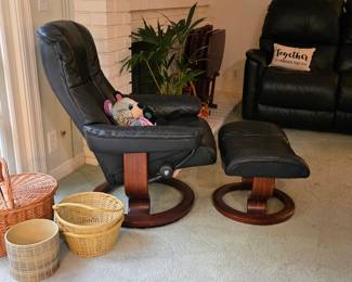 Vintage Ekornes Stressless chair with ottoman