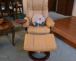 Vintage Ekornes Stressless chair with ottoman