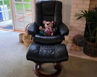 Vintage Ekornes Stressless chair with ottoman