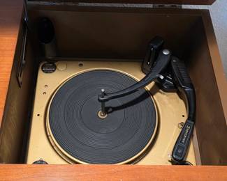 1940s Magnificent Magnavox turntable radio cabinet