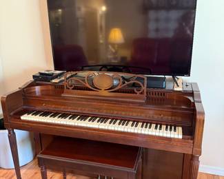 Everett Upright Piano
