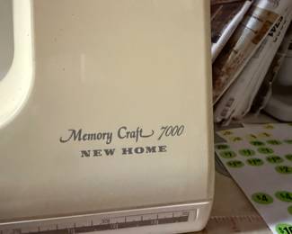 Memory Craft 7000 Sewing Machine