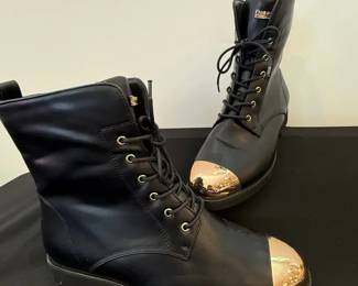 Familiare Brand Rose Wand Style 10M Womens Copper Color Toed Zip Combat Boots