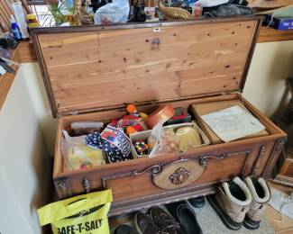 Lane chest with toys and games
