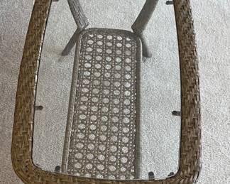 Wicker coffee table w/glass 