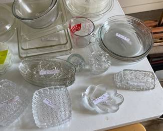Asst glass items 