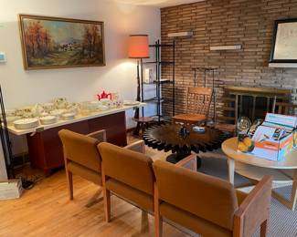 Three chair, Herrmann Miller set, all the chairs are connected. 