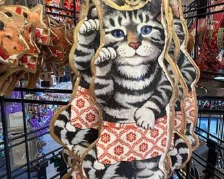 Meow! It's hang-ten surf kitty.